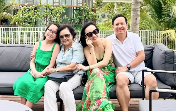 Chồng Kín Tiếng Của Btv Hoài Anh Bất Ngờ Lộ Diện: Phong Độ, Điển Trai Và Tình Cảm Bên Vợ Con