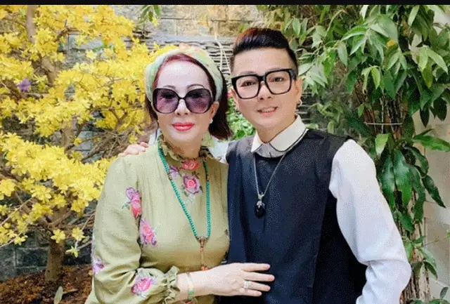 Ca Sä© Vå© Hã Lã Ai? Hã© Lá» Thã´ng Tin Äá»i Tæ° Ã­t Ai Biáº¿t Træ°á»c Khi Xã©t Xá»­ Trong Vá»¥ Äã¡nh Báº¡c Hæ¡n 2.500 Tá»·