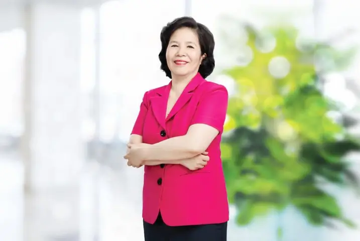 Đối Với Người Dân Việt Nam, Những Sản Phẩm Sữa Của Vinamilk Đã Trở Thành 1 Hình Ảnh Hết Sức Thân Thuộc Và Gần Gũi. Đứng Đằng Sau Danh Tiếng Của Tập Đoàn Này Là 1 “bông Hồng Thép” Mạnh Mẽ Mang Tên Mai Kiều Liên.