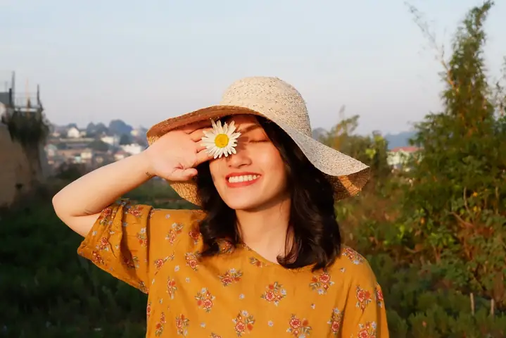 Nguyên Hà – Cô Ca Sĩ “rong Chơi” Giữa Làng Nhạc Việt Nguyên Hà – Cô Ca Sĩ “rong Chơi” Giữa Làng Nhạc Việt