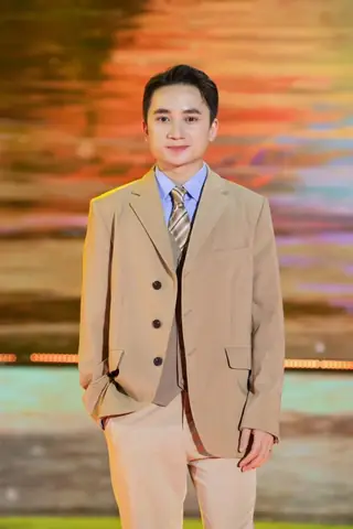 Trong Số Các Ngôi Sao Hiện Tại, Ai Là Ca Sĩ Nổi Tiếng Nhất Việt Nam? Đây Là Danh Sách Cụ Thể Top 10 Ca Sĩ Nổi Tiếng Nhất Việt Nam, Người Đứng Số 1 Là Cái Tên Không Hề Xa Lạ.