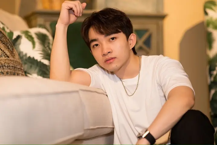 Ca Sĩ Quang Trung Là Ai