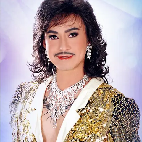 Ca Sĩ Tuấn Tú Là Ai? Tổng Quan Sự Nghiệp Và Hành Trình Nghệ Thuật