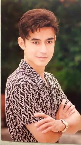 Ca Sĩ Tuấn Tú Là Ai? Tổng Quan Sự Nghiệp Và Hành Trình Nghệ Thuật