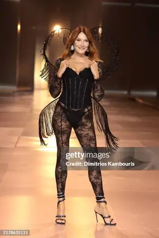 Carla Bruni Là Ai? Tiểu Sử Nàng Thơ Ghi Dấu Ấn Tại Pháp