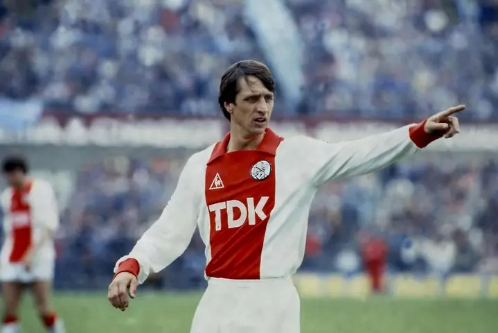 Johan Cruyff – Người Thay Đổi Triết Lý Bóng Đá Thế Giới Johan Cruyff – Người Thay Đổi Triết Lý Bóng Đá Thế Giới