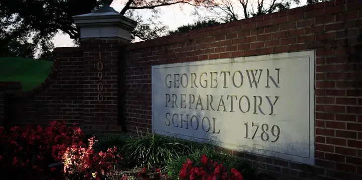 Xuất Thân Trong Gia Đình Có Truyền Thống Chính Trị