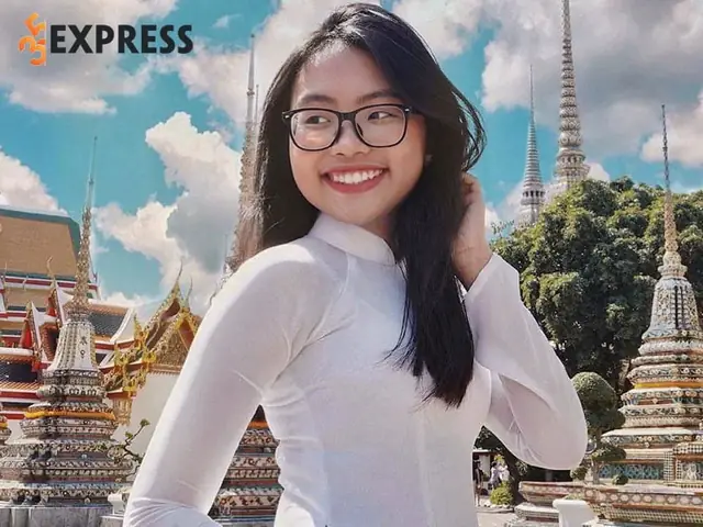 Bị Chê Ăn Mặc Hở Hang