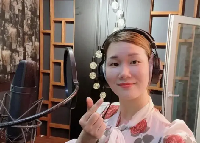 Nét Đẹp Phúc Hậu Và Độ Tuổi Của Giọng Đọc Triệu Người Nghe Nét Đẹp Phúc Hậu Và Độ Tuổi Của Giọng Đọc Triệu Người Nghe