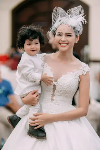 Chồng Diễm Châu Là Ai Và Cuộc Sống Hôn Nhân Kín Tiếng? Chồng Diễm Châu Là Ai Và Cuộc Sống Hôn Nhân Kín Tiếng?