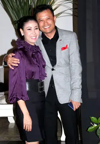 Hạnh Phúc Hiện Tại: Cuộc Sống Viên Mãn Bên Doanh Nhân Thành Đạt