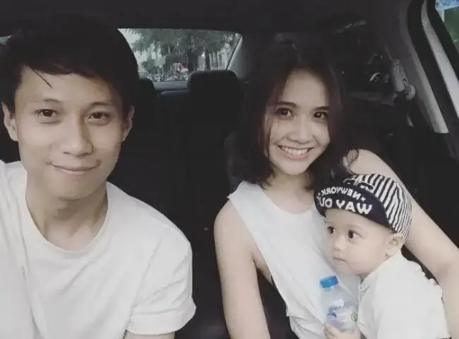 Huyền Lizzie Và Chuyện Tình Cảm Gây Chú Ý: Người Chồng Đã Từng Của Cô Huyền Lizzie Và Chuyện Tình Cảm Gây Chú Ý: Người Chồng Đã Từng Của Cô