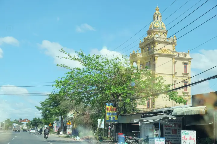 Lật Lại Vụ Án Thiện Soi Cùng Độ Khủng Của Căn Biệt Thự Dát Vàng - Ảnh 2. Lật Lại Vụ Án Thiện Soi Cùng Độ Khủng Của Căn Biệt Thự Dát Vàng - Ảnh 2.
