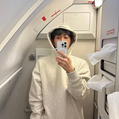 Nhạc Sĩ Sành Điệu Nhất K-pop Gây Sốt Với Loạt Ảnh Check-in Việt Nam Thật Như Photoshop - Ảnh 1.