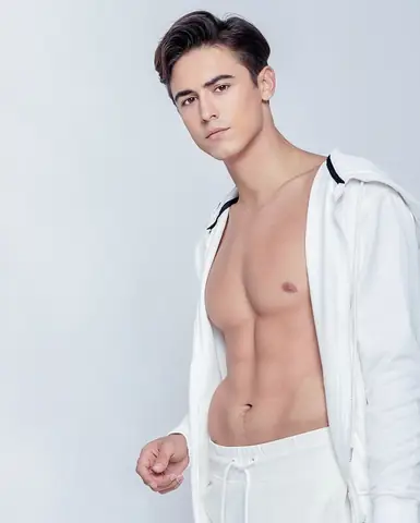 Để Ý Mà Xem, Dàn Cực Phẩm Trên "người Ấy Là Ai" Hầu Hết Đều Làm Ngành Này, Phải Chăng Nghề Nghiệp Thu Hút Nhiều Hot Boy Là Đây?