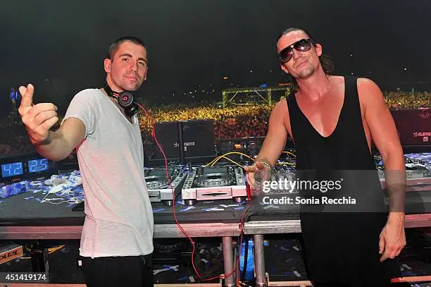 Dimitri Vegas & Like Mike Là Ai? Tiểu Sử, Sự Nghiệp & Ảnh Hưởng Edm