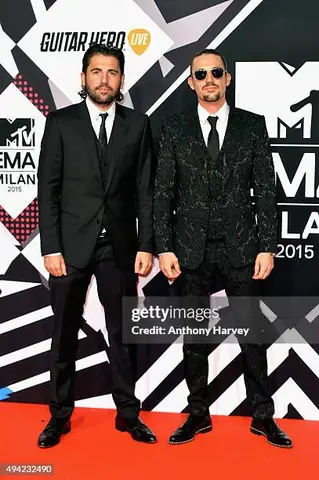 Dimitri Vegas & Like Mike Là Ai? Tiểu Sử, Sự Nghiệp & Ảnh Hưởng Edm