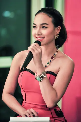 ( Phunutoday )- Đinh Ngọc Diệp Là Một Người Mẫu, Diễn Viên, Nhà Báo, Nhà Tạo Mẫu, Biên Tập Viên Và Dẫn Chương Trình Người Việt Nam.