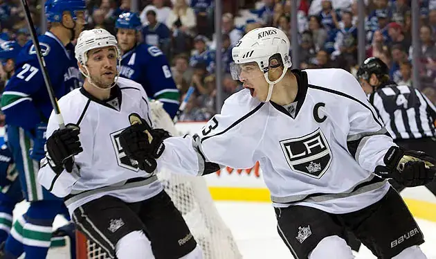 Dustin Follow Us Là Ai? Chân Dung Và Tầm Ảnh Hưởng Của Kol Đình Đám Dustin Follow Us Là Ai? Chân Dung Và Tầm Ảnh Hưởng Của Kol Đình Đám