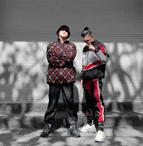 Quá Khứ Và Nền Tảng Học Vấn Đáng Nể