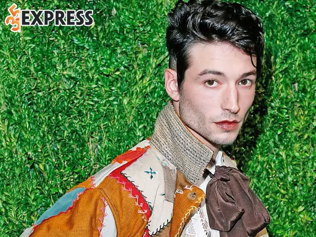 Đời Tư Của Ezra Miller