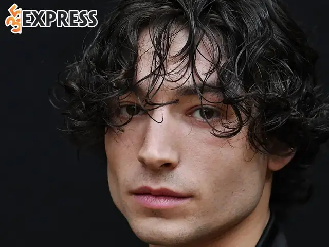 Ezra Miller Là Ai?