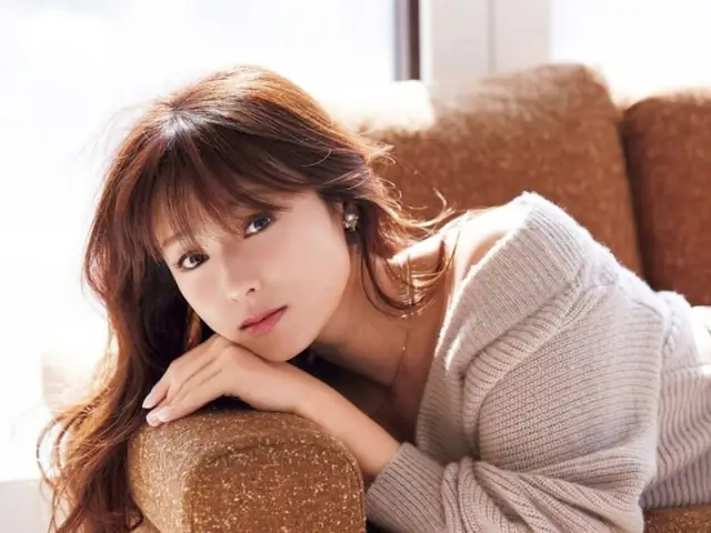 (đs&pl) -các Nguồn Tin Cho Biết Nữ Diễn Viên Ngoại Tình Với Đạo Diễn Khiến Mối Tình Của Cô Tan Vỡ. Fukada Kyoko Và Vị Đạo Diễn Này Đã Bị Bắt Gặp Khi Đi Uống Rượu Cùng Nhau.