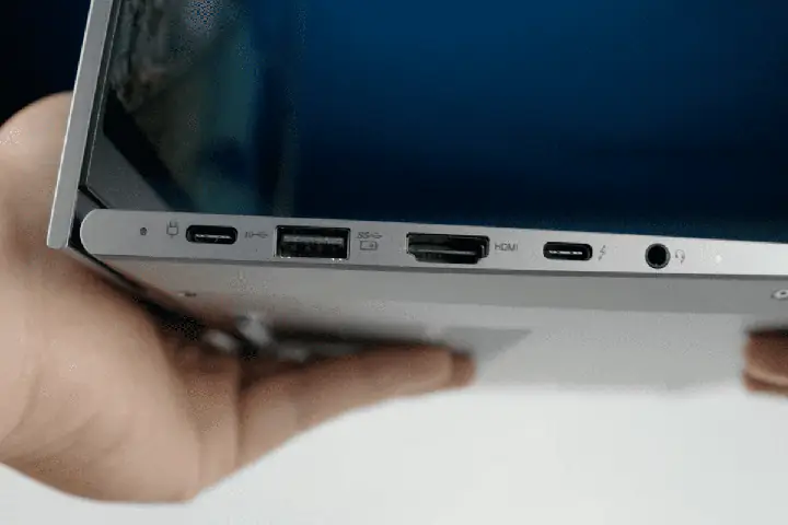 Thích Trải Nghiệm Một Chiếc Laptop Có Đầy Đủ Cổng Kết Nối