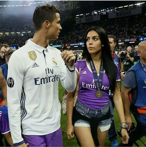 Georgina Rodriguez Là Ai? Tiểu Sử Và Chuyện Tình Với Ronaldo Georgina Rodriguez Là Ai? Tiểu Sử Và Chuyện Tình Với Ronaldo