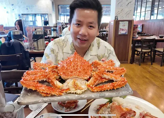 Khoa Pug Được Mệnh Là “youtuber Chịu Chi Nhất Việt Nam” Khi Sẵn Sàng Bỏ Ra Số Tiền Lớn Để Trải Nghiệm Và Review Các Dịch Vụ Đắt Đỏ Như Kéo Chân, Đi Du Lịch, Mua Sắm Ở Nhiều Nơi Trên Thế Giới Cho Khán Giả Xem.