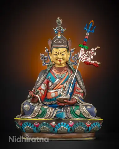 Guru Rinpoche Là Ai? Hành Trình Giác Ngộ Của Bậc Thầy Tây Tạng Guru Rinpoche Là Ai? Hành Trình Giác Ngộ Của Bậc Thầy Tây Tạng