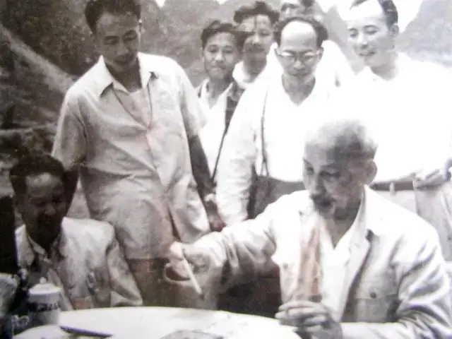 Giải Đáp Trực Tiếp: Hầu Chí Minh Có Phải Là Koc/kol Nổi Tiếng?