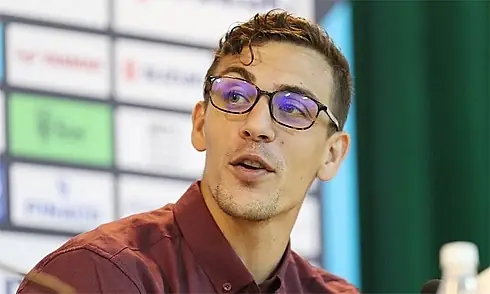 Huan Luyen Vien Dep Trai Cua U22 Campuchia La Ai