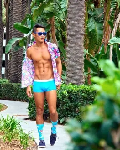 Bạn Đời Hot Boy Của Hồ Vĩnh Khoa Là Ai Và Giàu Như Thế Nào?