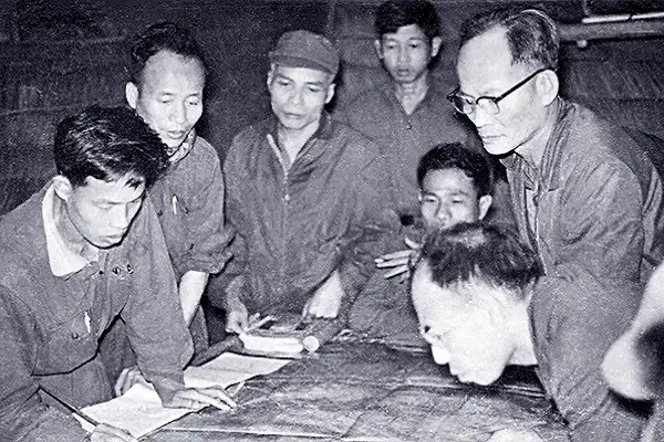 Hoàng Minh Thảo Là Ai