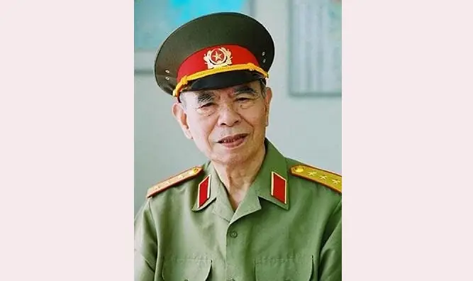 Hoàng Minh Thảo Là Ai