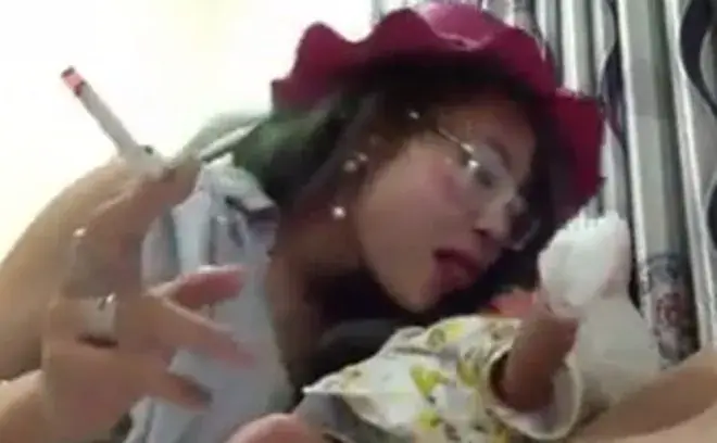 Hành Vi Gây Sốc Với Con Trai