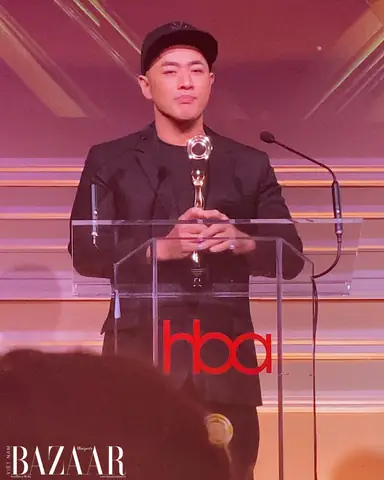 Phong Cách Của Hung Vanngo: Kiểu Makeup Ấn Tượng Và Làn Da Bóng Khoẻ