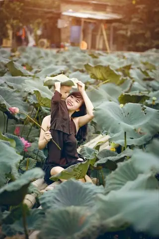 Dưới Góc Nhìn Của Bà Mẹ Đơn Thân Nguyễn Thị Hường, Cảnh Đánh Ghen Bỗng Trở Thành Một Câu Chuyện Hài Với Những Tình Tiết Dí Dỏm Và Hấp Dẫn.