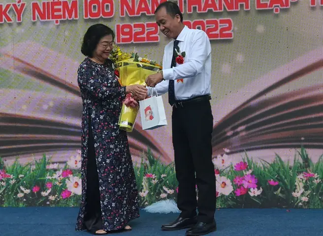 Nguyên Phó Chủ Tịch Nước Trương Mỹ Hoa Về Trường Cũ Kể Chuyện Vừa Học Vừa Làm Cách Mạng - Ảnh 1.