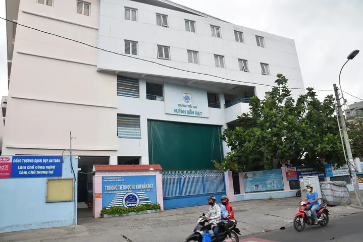 Những Người Làm Hoa Cho Đất: Phan Văn Trị - Cây Bút Chiến Đấu Sáng Rực Đất Nam Kỳ