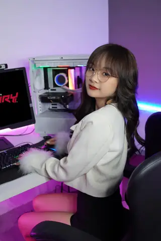 Hành Trình Sự Nghiệp Của Gấm Kami