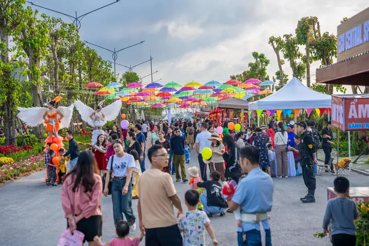 Nguồn Khách Từ Sự Kiện Và Khách Tham Quan Hằng Ngày