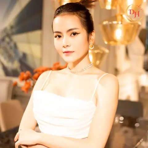 Tỏa Sáng Tại Gương Mặt Thân Quen Và Hoạt Động Solo