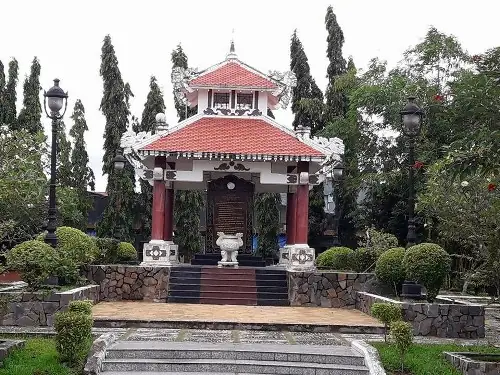 Lê Thị Chợ Là Ai