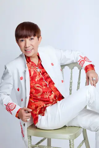 ( Phunutoday )- Long Nhật Là Một Nam Ca Sĩ Người Việt Nam Chuyên Hát Dòng Nhạc Quê Hương Và Nhạc Trữ Tình.