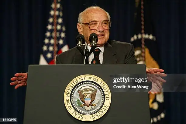 Milton Friedman Là Ai? Di Sản Và Ảnh Hưởng Vĩ Đại Của Ông