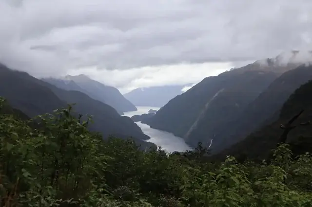 Mình Là Ai Trong Cuộc Đời Này: Hành Trình Không Ngừng Khám Phá Bản Thân