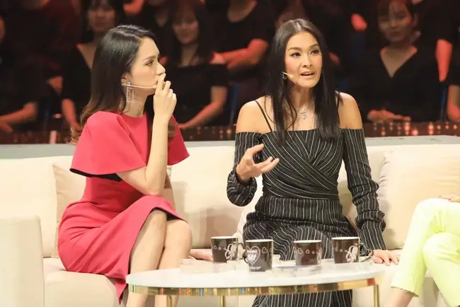 Góp Mặt Với Vai Trò Cố Vấn Của "người Ấy Là Ai?" Mùa 2, "chị Đại" Lukkade Khiến Khán Giả Thích Thú. Góp Mặt Với Vai Trò Cố Vấn Của "người Ấy Là Ai?" Mùa 2, "chị Đại" Lukkade Khiến Khán Giả Thích Thú.