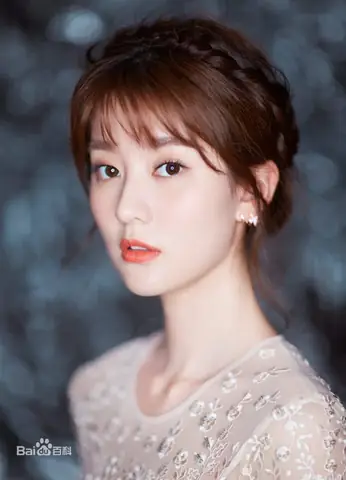 Bạn Gái Tin Đồn Của Dương Dương - Kiều Hân Là Ai? Cô Được Mệnh Danh Là "vương Tư Thông Phiên Bản Nữ" Về Độ Giàu Có Khi Sở Hữu Căn Biệt Thự Sân Vườn Có Thể Chứa Được Máy Bay Đáp Tại Đây.